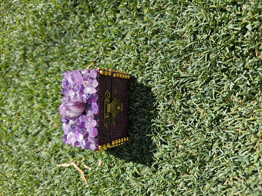 Amethyst trinket box