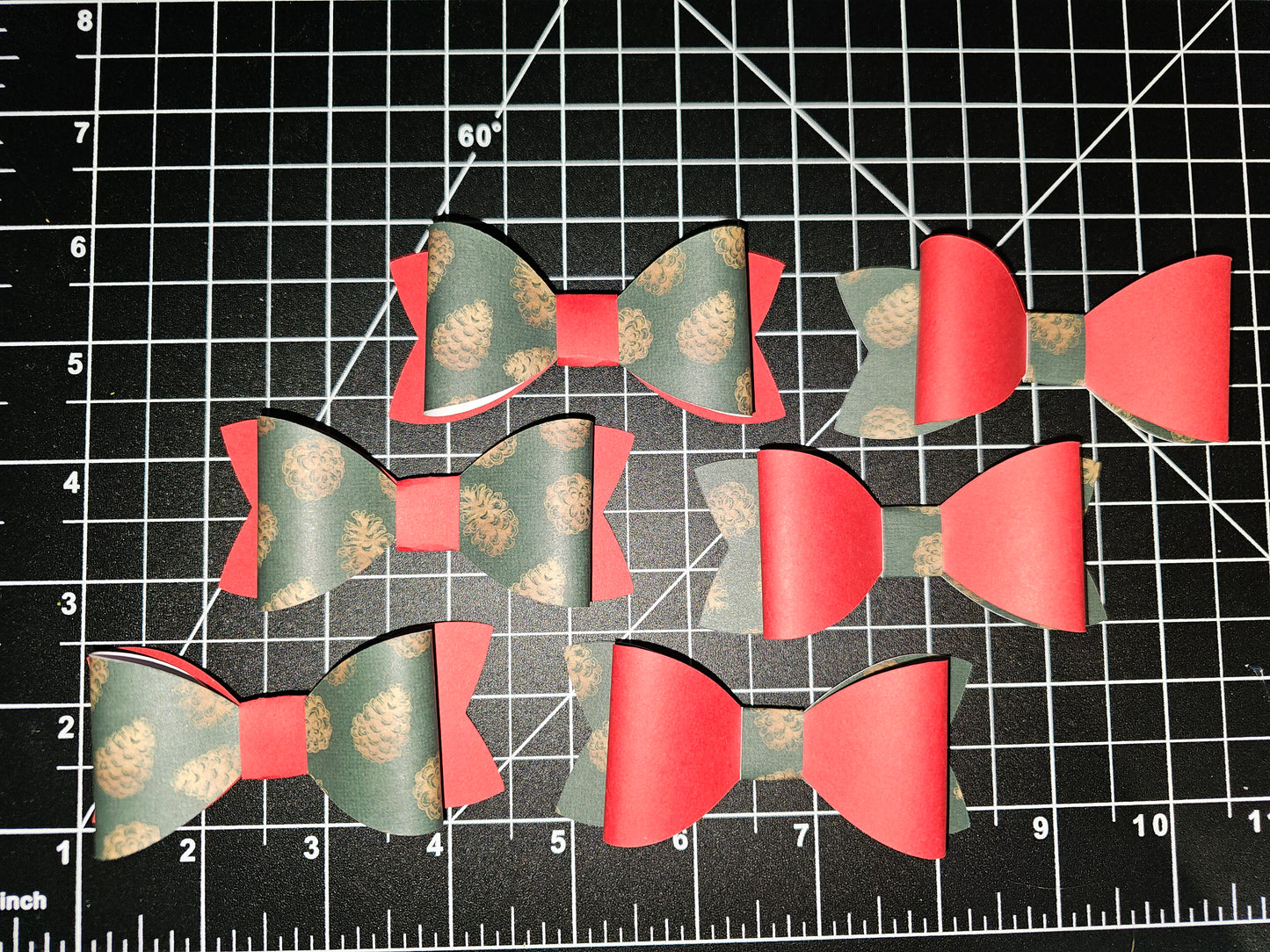 Gift bows red and pine cone